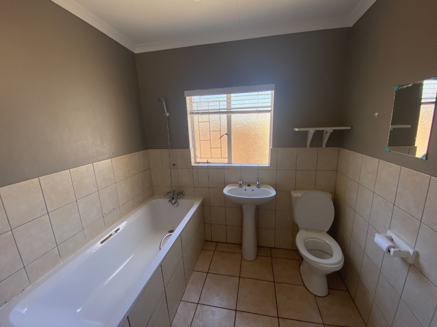 2 Bedroom Property for Sale in Roylglen Gardens Northern Cape